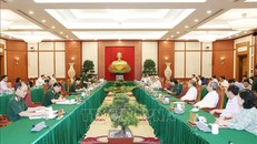 Sáng 12/9, tại Trụ sở Trung ương Đảng, tập thể Bộ Chính trị đã làm việc với Thường vụ Quân ủy Trung ương, cho ý kiến về dự thảo văn kiện và công tác chuẩn bị nhân sự Đại hội Đảng bộ Quân đội lần thứ XI, nhiệm kỳ 2020-2025. Tổng Bí thư, Chủ tịch nước Nguyễ