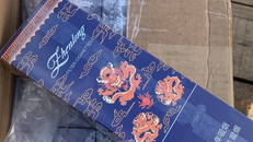 Thuốc lá có chữ Trung Quốc trong lô hàng vi phạm.