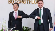 Bộ trưởng Công thương Trần Tuấn Anh và Quốc vụ khanh phụ trách Chính sách Thương mại Vương Quốc Anh Greg.Hands.