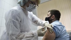 Tiêm thử nghiệm vắcxin Sputnik V ngừa COVID-19 cho tình nguyện viên tại Moskva, Nga ngày 10/9/2020. (Ảnh: AFP/TTXVN)