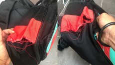 Phụ huynh phản ánh trường bán ba lô đồng phục kém chất lượng