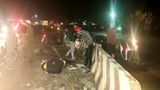 Ngay tại vị trí dải phân cách bằng bê tông liên tục xảy ra những vụ tai nạn nghiêm trọng. Ảnh: Xuân Thời