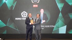 Ông Lê Trọng Khương – Tổng Giám đốc Hưng Thịnh Land nhận giải thưởng “Doanh nhân Bất động sản ấn tượng của năm” từ Ban tổ chức