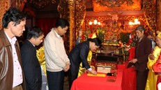 Lãnh đạo huyện Hà Trung, tỉnh Thanh Hoá thực hiện nghi thức khai ấn 