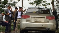 Chiếc xe taxi của nạn nhân Nguyễn Lý Hoàng bị bỏ lại giữa đường