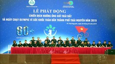 Đại diện các phường, xã, đơn vị, doanh nghiệp tại Thái Nguyên ký cam kết sử dụng dụng tiết kiệm năng lượng. Thu Hằng/TTXVN
