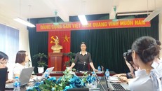 Hiệu trưởng Ngô Thị Thu Anh chia sẻ thông tin với báo chí. (Ảnh: PM/Vietnam+)