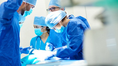 Nhiều bệnh nhân ung thư nhập viện trong tình trạng muộn khiến điều trị khó khăn. Ảnh minh họa.