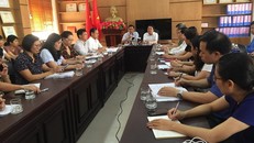 Ông Nguyễn Văn Tùng - Chủ tịch TP Hải Phòng chủ trì cuộc họp chiều ngày 16.5 - ảnh HH