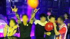 Đã có nhiều bạn trẻ bị ngộ độc khí N2O do lạm dụng hít bóng cười để vui chơi, dẫn đến nhiều nguy hại cho sức khỏe