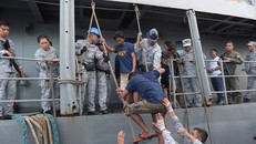 TQ phủ nhận Việt Nam cứu tàu Philippines, Philippines bác bỏ