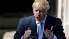 Tân Thủ tướng Anh Boris Johnson phát biểu sau khi nhậm chức tại số 10 phố Downing, London ngày 24/7/2019. Ảnh: THX/TTXVN