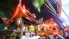 Người dân tham gia lễ cầu an, báo hiếu tại chùa Phúc Khánh (Hà Nội). Ảnh: Quang Quyết/TTXVN