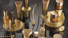 Viên gạch đầu tiên đặt nền móng xây dựng những lâu đài nhan sắc vàng son