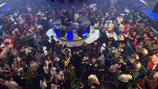 Lực lượng chức năng kiểm tra quán bar Hey Club