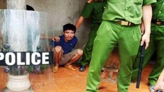 Thạo bị công an khống chế ngay sau khi sát hại mẹ ruột. Ảnh: Mạnh Thắng.