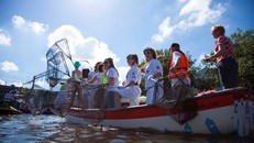 Rất nhiều khách du lịch thích thú trước trải nghiệm độc đáo này. (Ảnh: The Culture Trip)