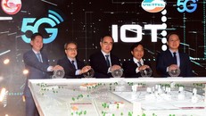 Khoảnh khắc lãnh đạo TPHCM, Viettel và Nokia nhấn nút phát sóng 5G và hạ tầng IOT ở TPHCM