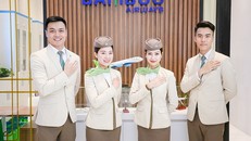 Các khách hàng nữ đến với phòng vé Bamboo Airways 30 Tràng Tiền trong ngày 20/10 sẽ được tặng ngay những mã giảm giá 30% khi mua vé
