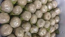 Bánh sắn - món ăn nhà nghèo nay được nhiều người ưa chuộng Loại bánh của nhà nghèo Phú Thọ thành đặc sản ở Hà thành Vốn là món ăn dân dã ở những vùng quê nghèo tại Phú Thọ xưa kia, nay bánh sắn lại thành đặc sản, được người Hà thành háo hức đặt mua về ăn.