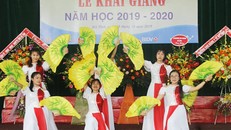 Nhờ tuyển đủ chỉ tiêu từ sớm, nên năm nay nhiều trường nghề tổ chức khai giảng năm học mới sớm hơn các năm trước. Ảnh lễ Khai giảng của Trường Cao đẳng Kỹ thuật Việt Đức - Hà Tĩnh.