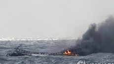 Cận cảnh Tàu Daesung - ho bị cháy khiến 6 thuyền viên Việt tử vong. Ảnh: Yonhap.