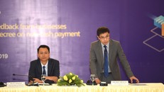 Đại diện NHNN và VCCI trao đổi thảo luận với các chuyên gia, doanh nghiệp tại Hội thảo. Ảnh:VGP.