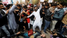 Các cuộc biểu tình phản đối Đạo luật Quyền công dân sửa đổi đang diễn ra ở một số vùng của Ấn Độ. Ảnh: Reuters