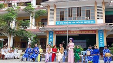 Một buổi biểu diễn ca Huế tại Trường trung học cơ sở Duy Tân (TP Huế).