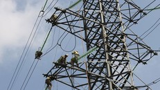 Bộ trưởng Công thương chỉ đạo: “Cục Điện lực và Năng lượng tái tạo, EVN và các cơ quan, doanh nghiệp liên quan phía Lào cần tích cực phối hợp chặt chẽ, triển khai quyết liệt các công trình lưới điện để truyền tải điện từ Lào về Việt Nam trong năm 2020”.