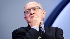 Luật sư Alan Dershowitz. Ảnh: nytimes.com