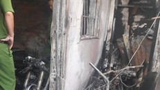 Lực lượng công an khám nghiệm hiện trường