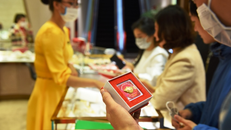 Toàn bộ nhân viên bán hàng của DOJI đều tuân thủ các quy định phòng chống dịch bệnh