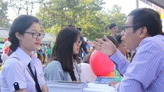 Thí sinh tham gia chương trình tư vấn tuyển sinh do ĐH Quốc gia TPHCM tổ chức. Ảnh: ĐHQG TPHCM