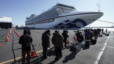 Tàu du lịch Diamond Princess neo đậu tại cảng Yokohama, Nhật Bản, hôm 9/2. 