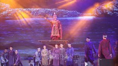 Tiết mục ca cảnh Hồ hướng Tây Sơn khởi tại chương trình sân khấu hóa kỷ niệm 231 năm chiến thắng Đống Đa lịch sử (1789 - 2020) Ảnh: Thanh Vũ/TTXVN