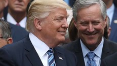 Tổng thống Donald Trump và Nghị sĩ Mark Meadows, người vừa được bổ nhiệm làm Chánh văn phòng Nhà Trắng. Ảnh: Getty Images