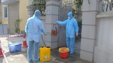 Phòng ở của người được cách ly và khu vực sinh hoạt chung tại nơi ở, nơi lưu trú cần phải được làm vệ sinh khử trùng hàng ngày.