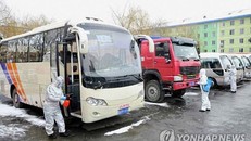 Triều Tiên khử trùng các phương tiện giao thông ở phía Bắc tỉnh Jagang hôm 8/3. Ảnh: Yonhap News