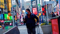 Covid-19 đang gây tác động nghiêm trọng đến nền kinh tế Mỹ. Ảnh minh họa: Reuters