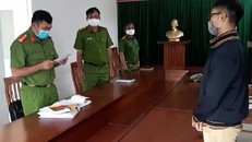 Cơ quan Cảnh sát điều tra Công an quận 7 đọc quyết định khởi tố bị can đối với Bùi Anh Huân.