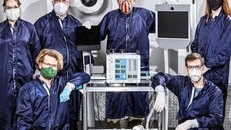 Các kỹ sư thuộc nhóm thiết kế và chế tạo VITAL - Ảnh: Mashable.com