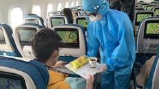 Đưa hơn 340 công dân Việt Nam từ Singapore về nước an toàn