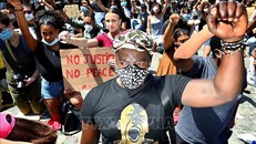 Biểu tình phản đối phân biệt chủng tộc​ tại Rome, Italy, ngày 7/6/2020. Ảnh: AFP/TTXVN