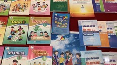 Không nên biên soạn thêm một bộ sách giáo khoa