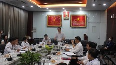 PGS.TS Lương Ngọc Khuê, Phó Trưởng Tiểu ban Điều trị phát biểu tại buổi hội chẩn.