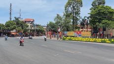 Nhiều tuyến đường vắng người tham gia giao thông vì nắng nóng.