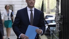 Ngoại trưởng Anh Dominic Raab đã công bố quyết định đình chỉ hiệp ước dẫn độ với Hong Kong trước các nghị sĩ tại Hạ viện