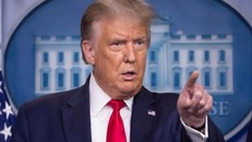 Tổng thống Donald Trump ký sắc lệnh cấm mọi giao dịch của Mỹ với ByteDance và Tencent.