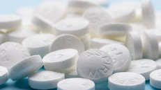 Không dùng aspirin để hạ sốt khi trẻ mắc bệnh tay chân miệng.